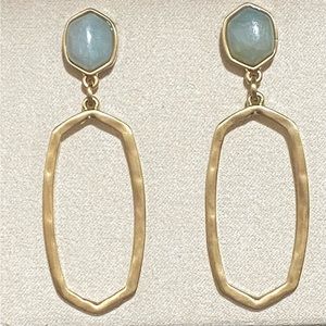 🎉❤️ Hannah Lake Manor Dangle Earrings